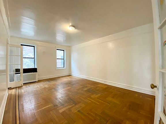 2nd image of 3470 Cannon Pl #I3