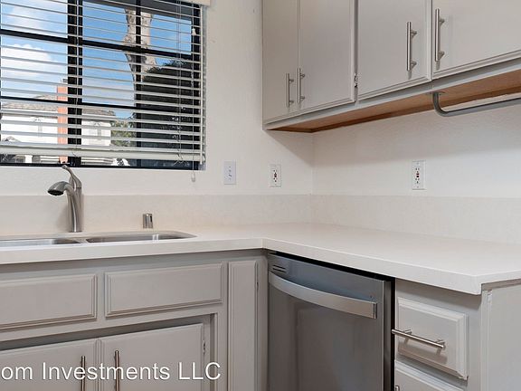 4th image of 6016 Primrose Ave APT A
