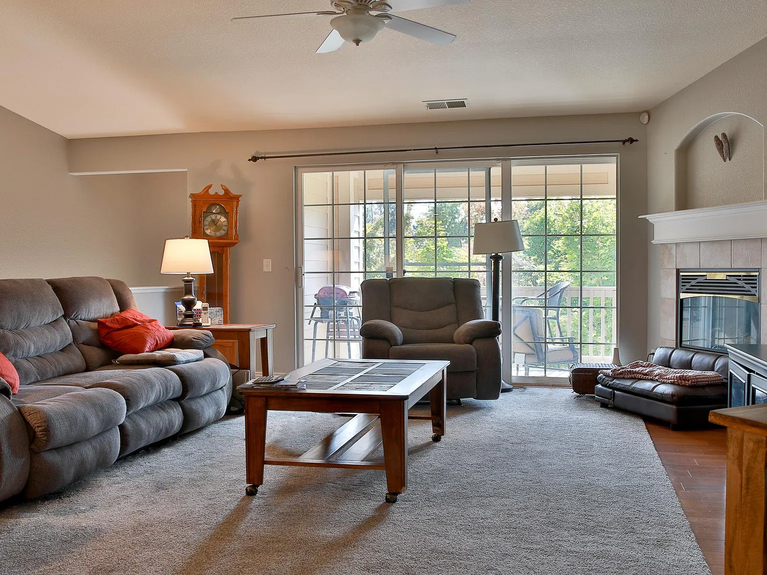 3 bed, 1587 sqft, $2,490 — Photo 3