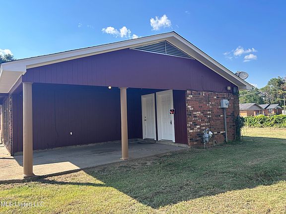 2nd image of 2621 Murphree Dr