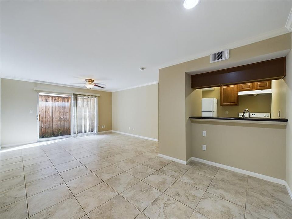 1st image of 5333 Richmond Ave #12