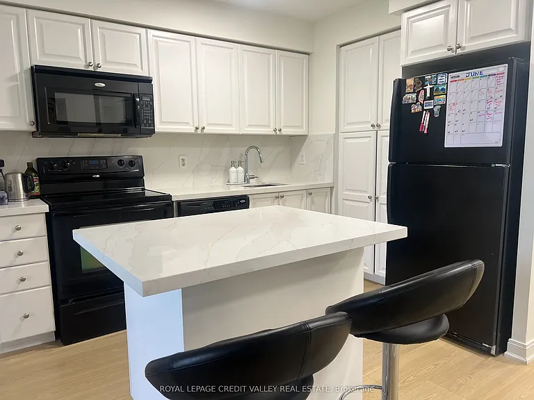 330 Burnhamthorpe Rd W #408 — Photo 8