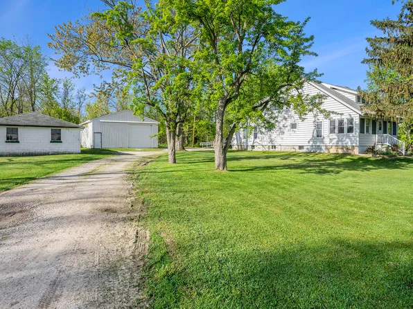 8468 Blatchford Rd, Watervliet, MI 49098