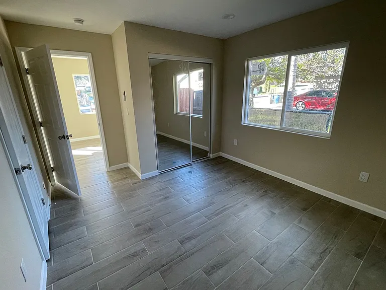 5079 Noble St — Photo 5