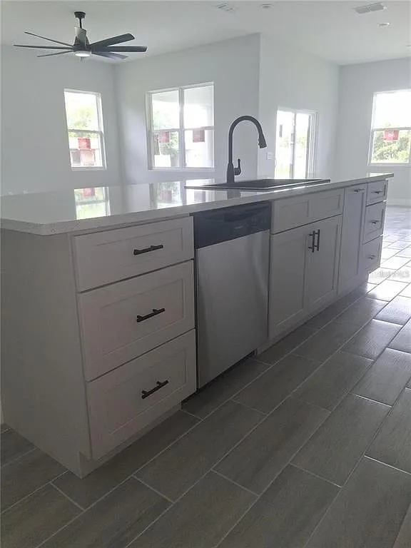 3 bed, 2.5 bath, 1789 sqft, $2,400 — Photo 3