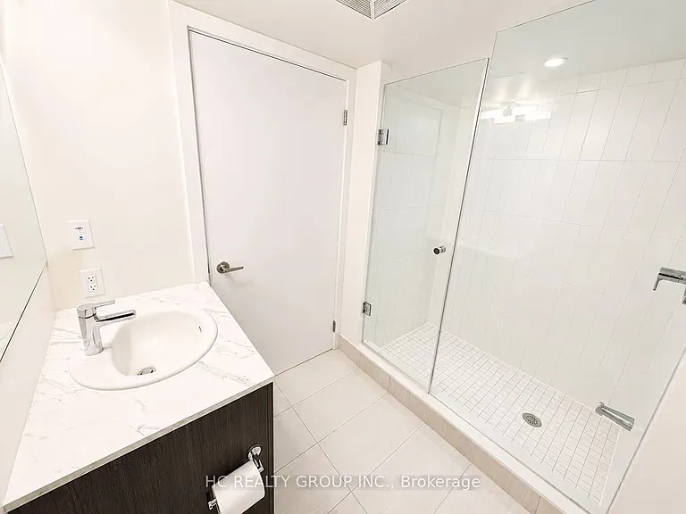 955 Bay St #1001 — Photo 15