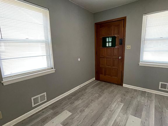 3rd image of 3816 S Canterbury Pl