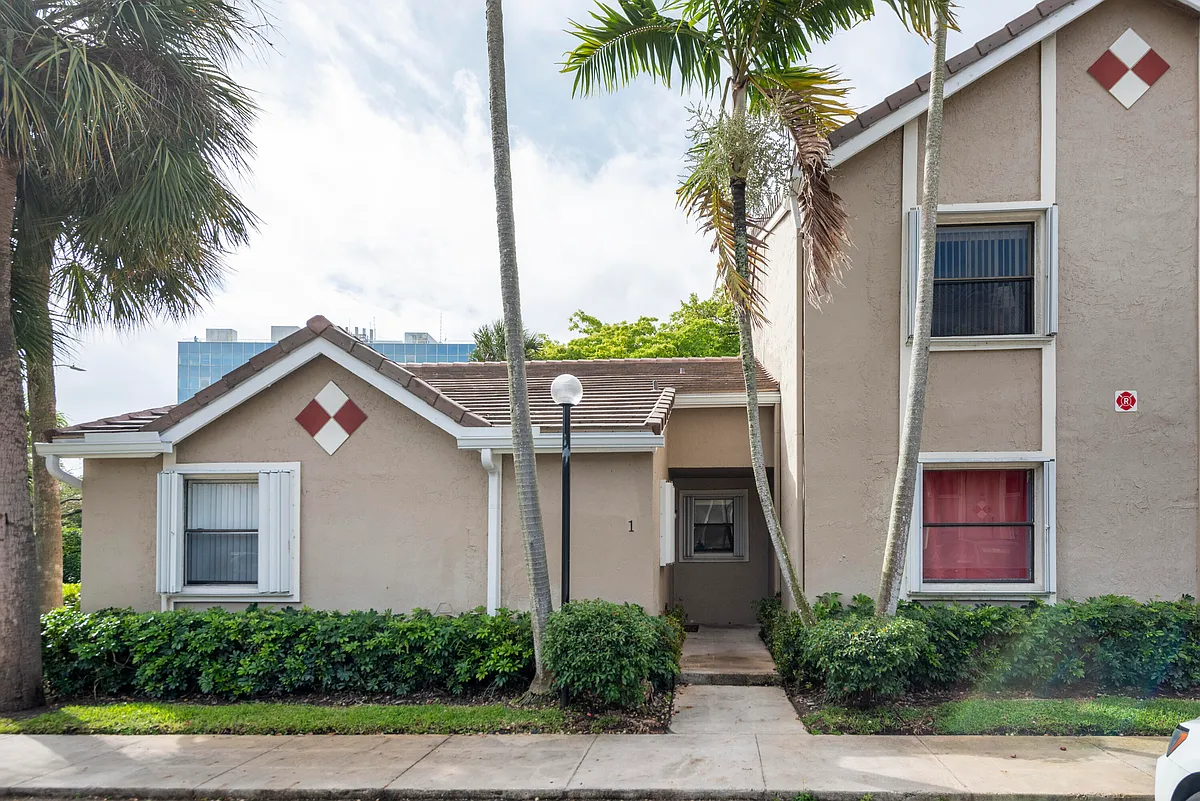 Building Photo - 9641 Riverside Dr #F1