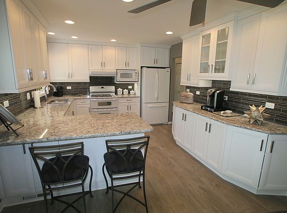 3rd image of 1300 Waterbury Ln