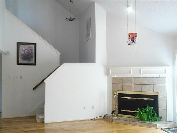2nd image of 1516 Palisades Dr