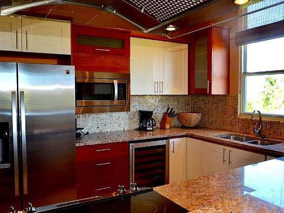Fully equipped kitchen with granite countertops and SS appli
