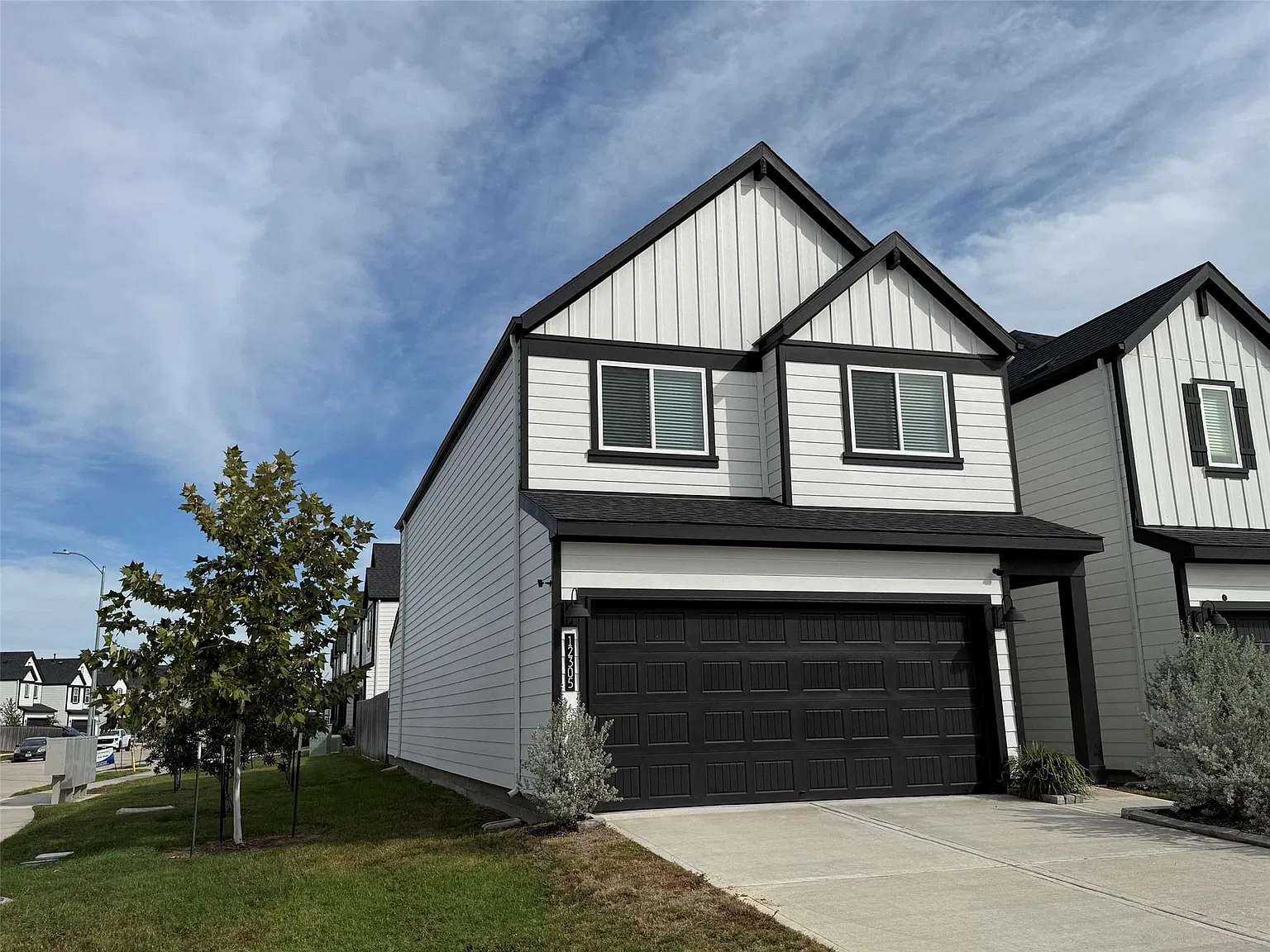 3 bed, 2.5 bath, 1979 sqft, $2,225 — Photo 3