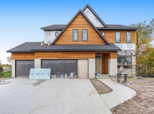 6 Fox Point Ct NE, Ada, MI 49301