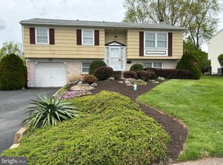 1028 Carousel Dr, Warminster, PA 18974