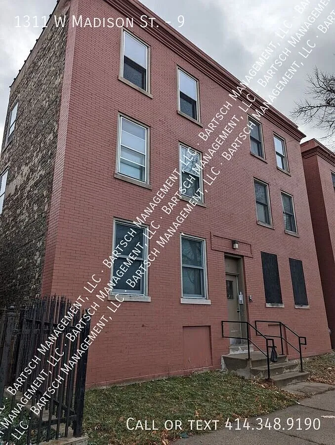 Studio, $850 — Photo 1