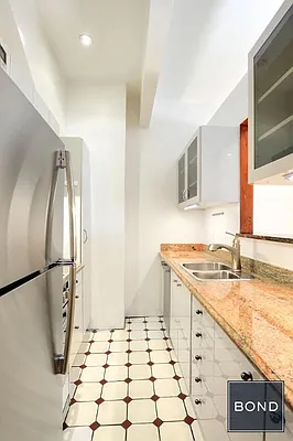 Rented by Bond New York | media 26