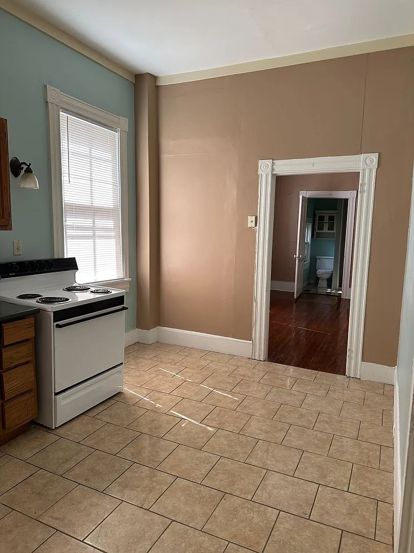 308 N Spring Street — Photo 1