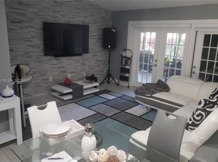 9770 NW 15th St, Hollywood, FL 33024