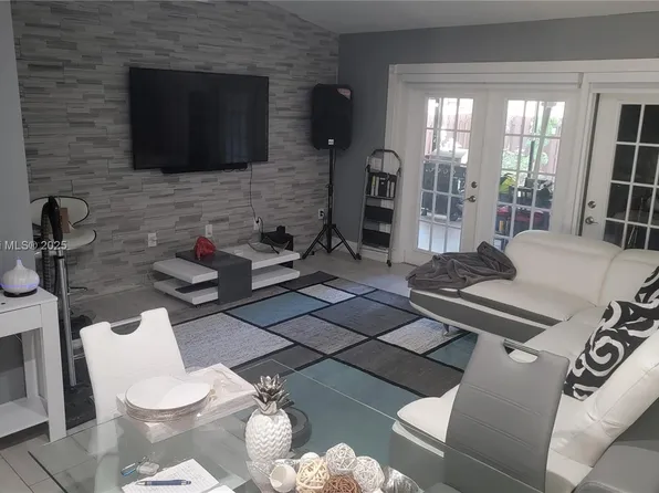 9770 NW 15th St, Hollywood, FL 33024