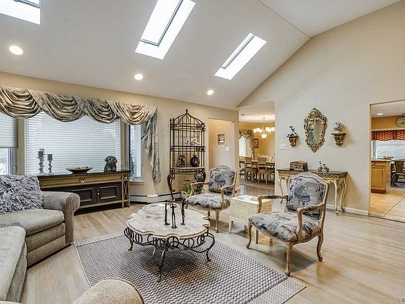 5th image of 71 Birchwood Park Dr