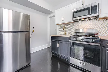 234 Summit Avenue, #2