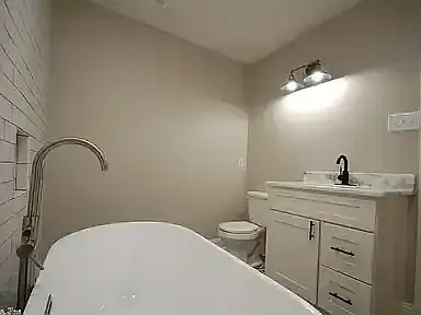 Main Bathroom (1)