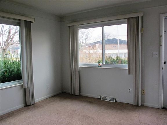 2nd image of 2291 Lakeview Ave