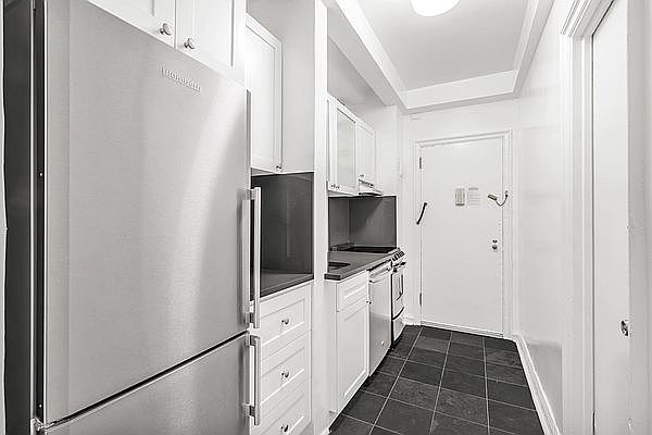 1st image of 307 E 44th St APT 415