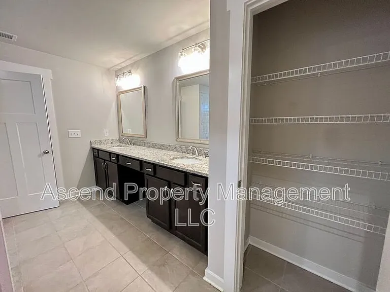 8592 Kensley Ln — Photo 29