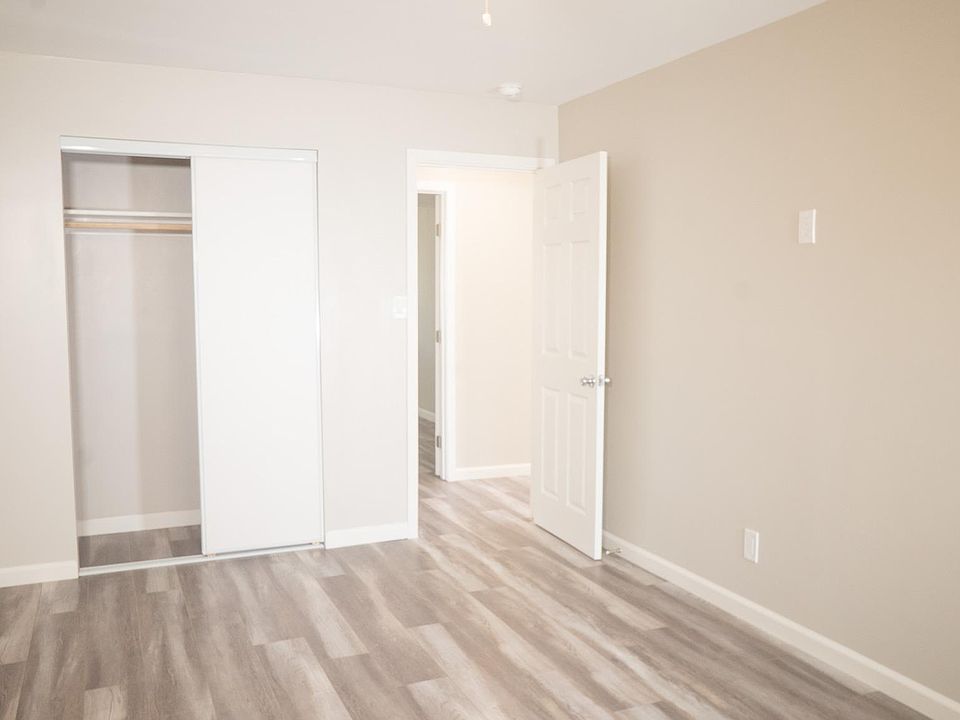 1st image of 255 Sunrise Dr