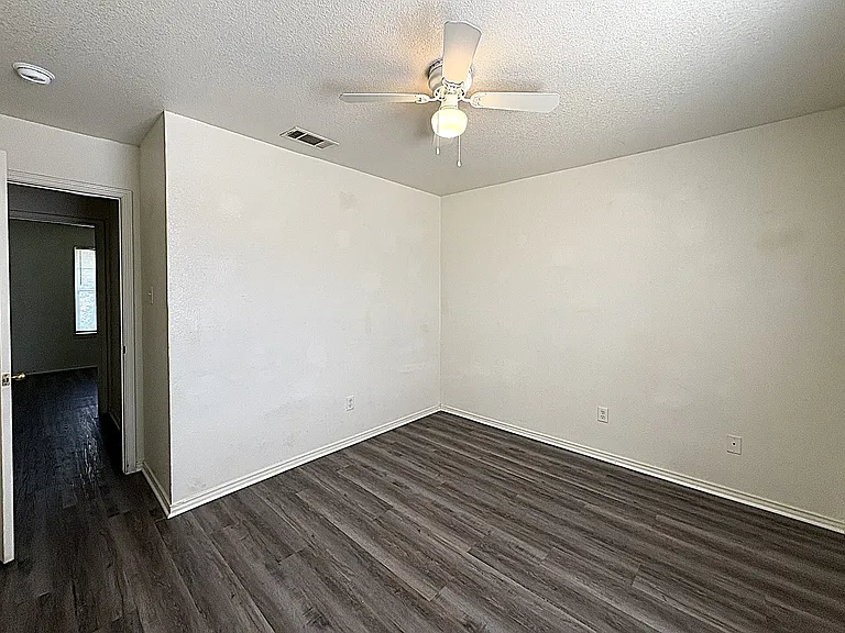 5709 Redstone Dr #D — Photo 8