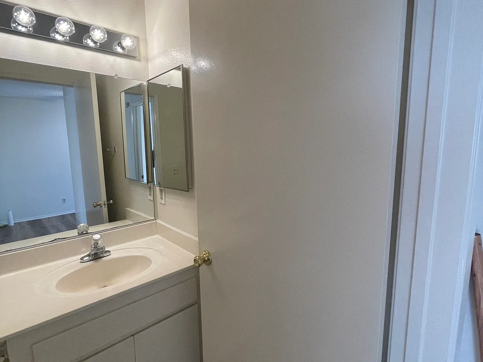 1 bed, 650 sqft, $2,100 — Photo 3