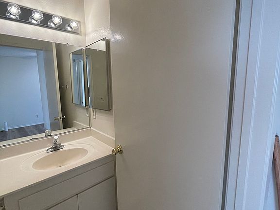 3rd image of 3340 Honolulu Ave #10