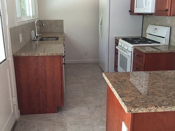 4th image of 173 Blackfield Dr
