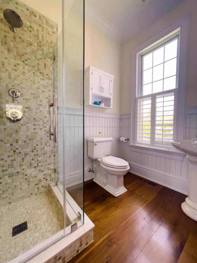  Frist floor bath, connecting to office and kitchen