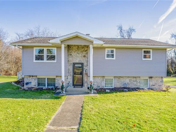 331 Evergreen Dr E, Mount Pleasant, PA 15666