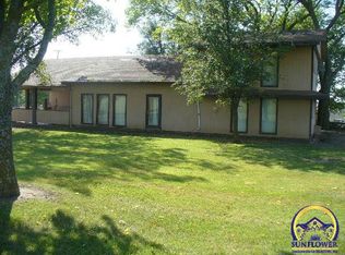 8331 SW Huntoon St, Topeka, KS 66615