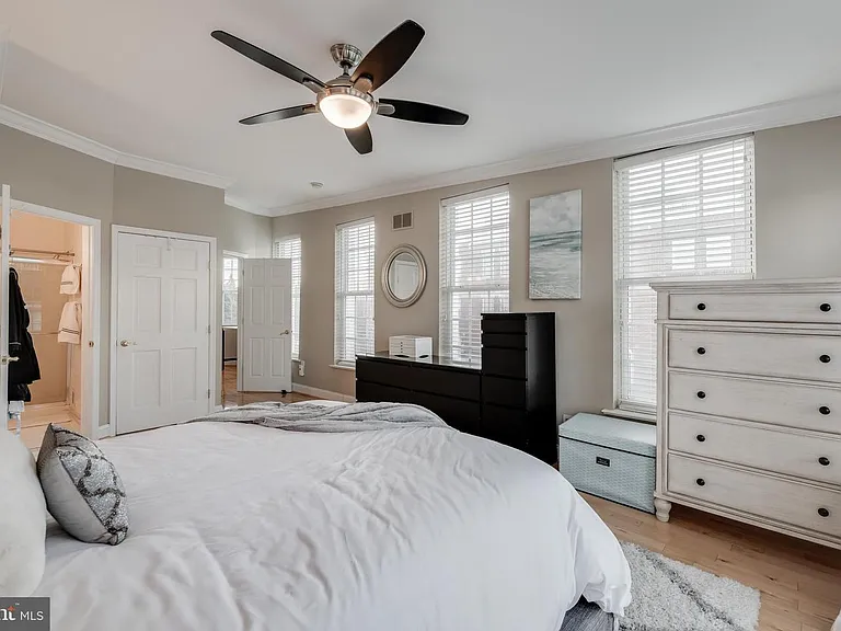 142 W Clement St — Photo 14