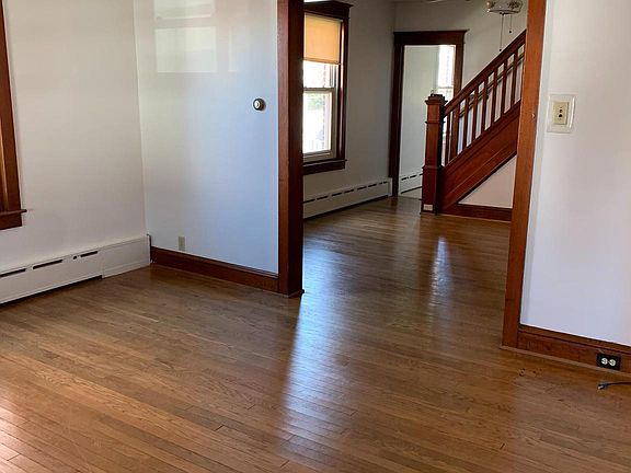 4th image of 132 W Poplar St