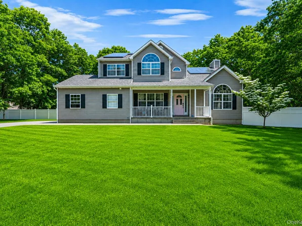 9 Mulligan Drive, Medford, NY 11763