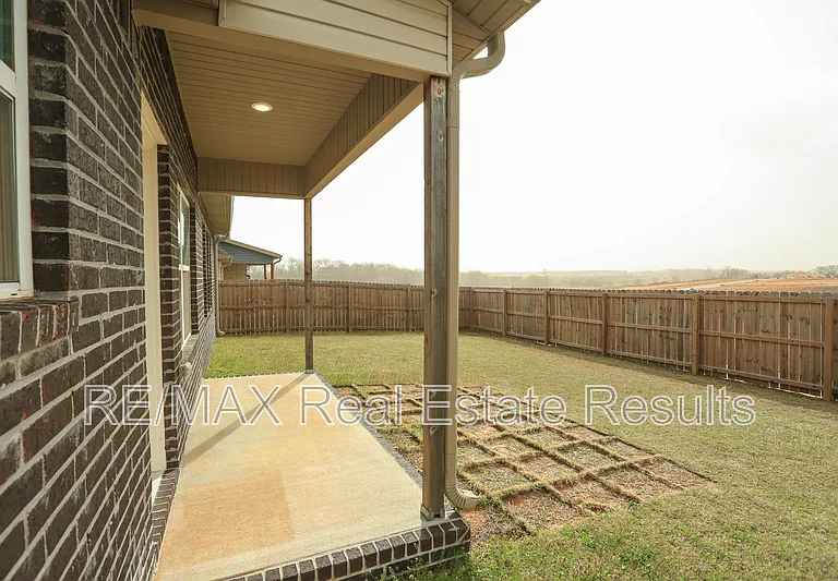 5911 SW Gentle Winds Ave — Photo 32