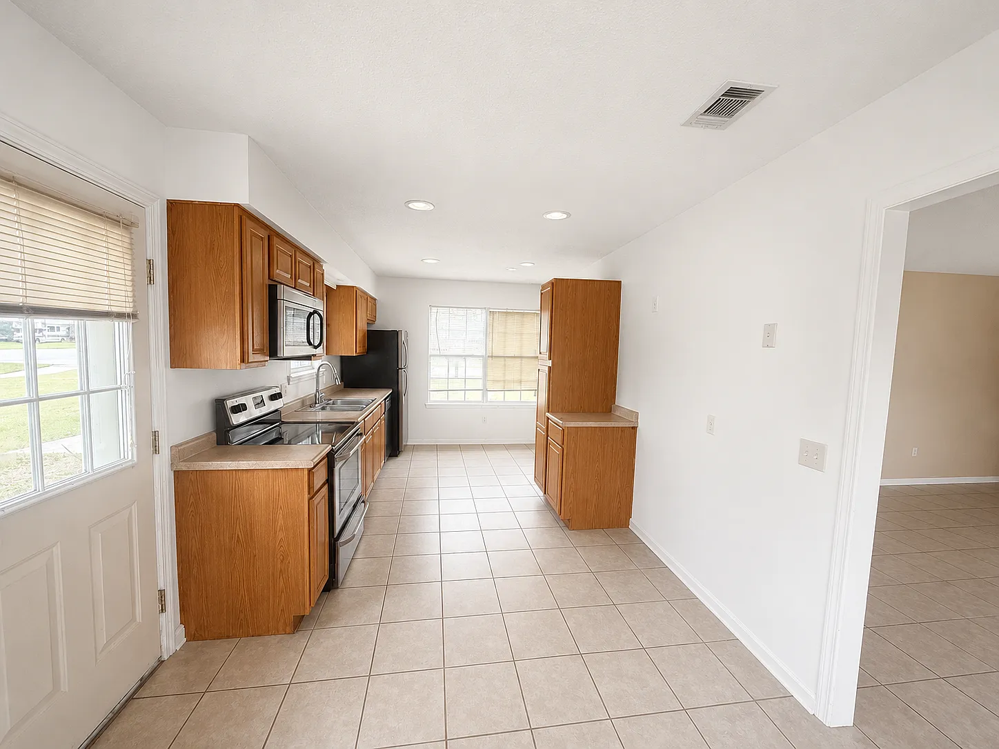 3 bed, 1242 sqft, $1,800 — Photo 3