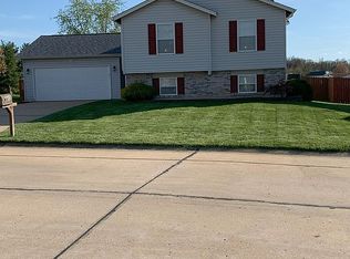 3913 Cambridge Crossing Dr, Saint Charles, MO