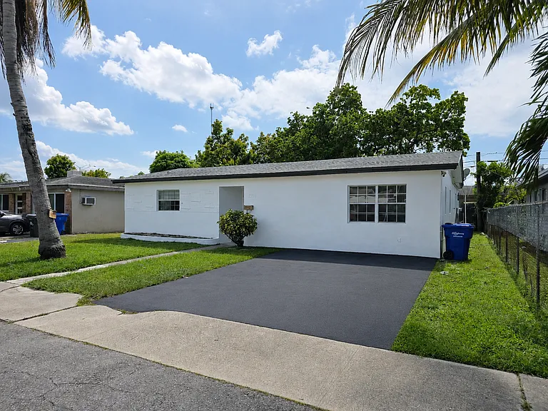 1306 S 29th Ave — Photo 16