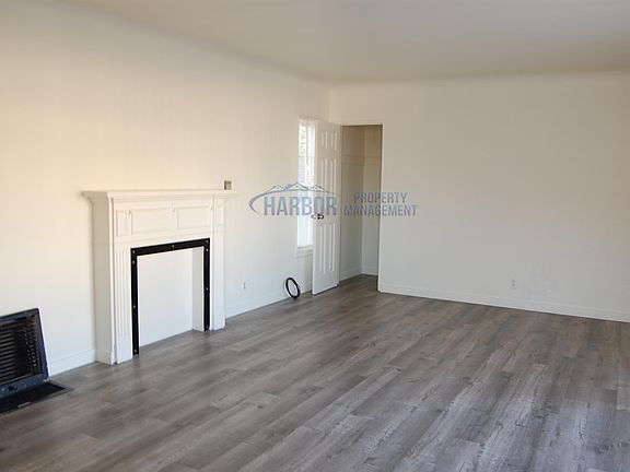 3rd image of 1021 W 17th St #1021