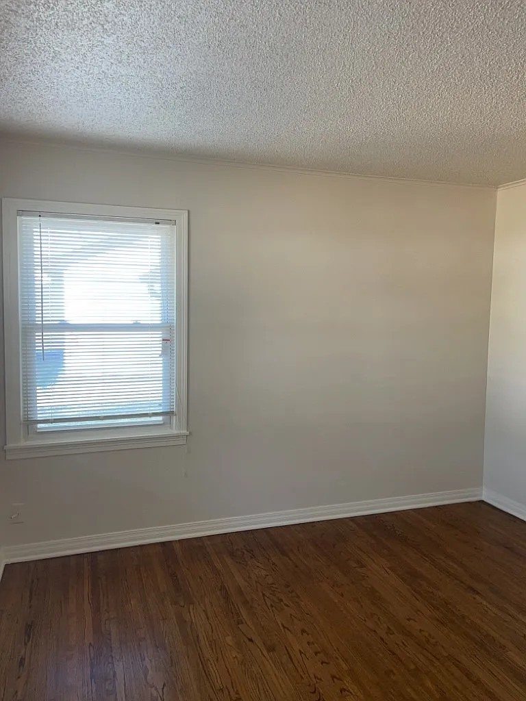 2 bed, 1.0 bath, 1260 sqft, $1,145 — Photo 3