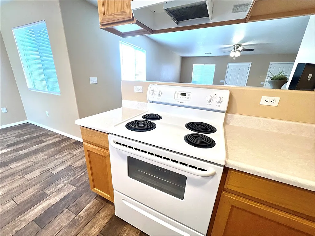 3 bed, 2.0 bath, 1144 sqft, $1,450 — Photo 4