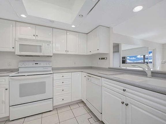 3rd image of 4141 Bayshore Blvd APT 702