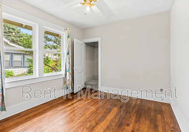 2315 N 61st St — Photo 6