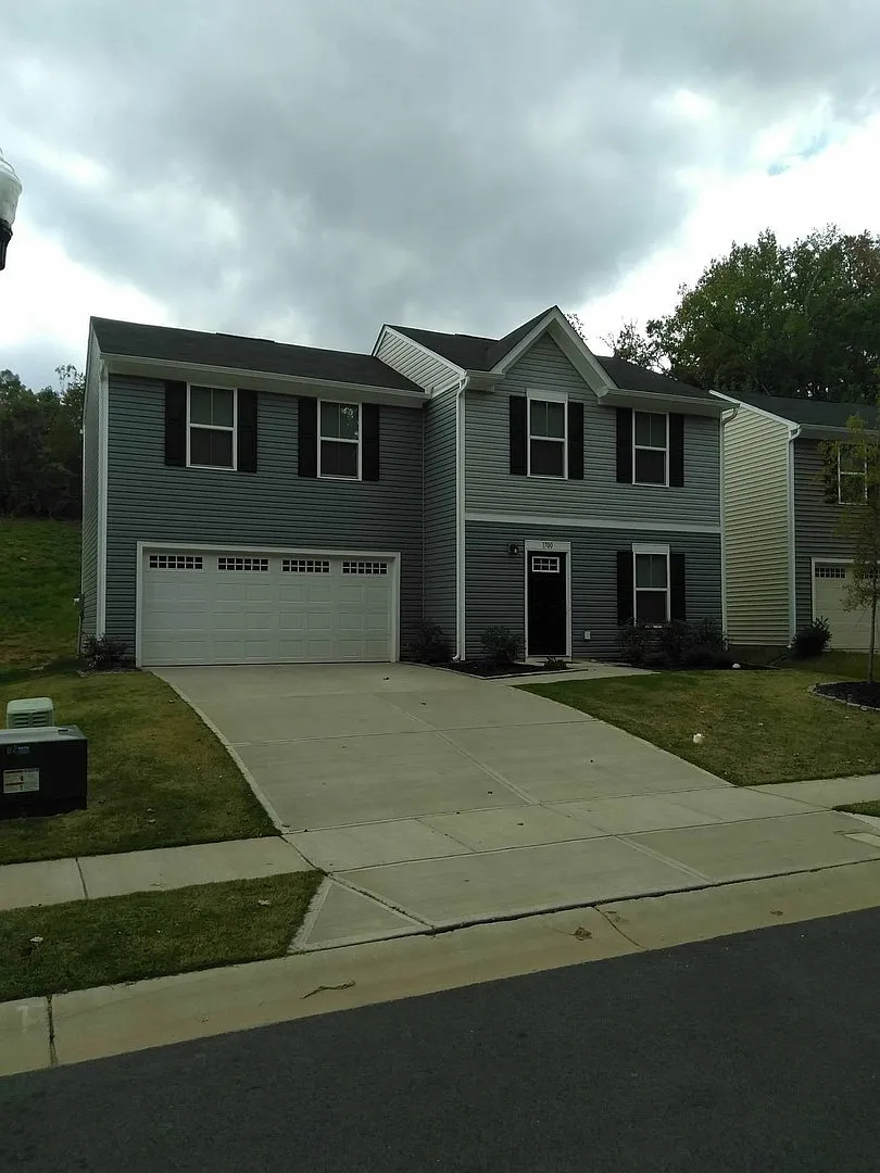 Newer Home Just Minutes from Uptown! — Photo 1